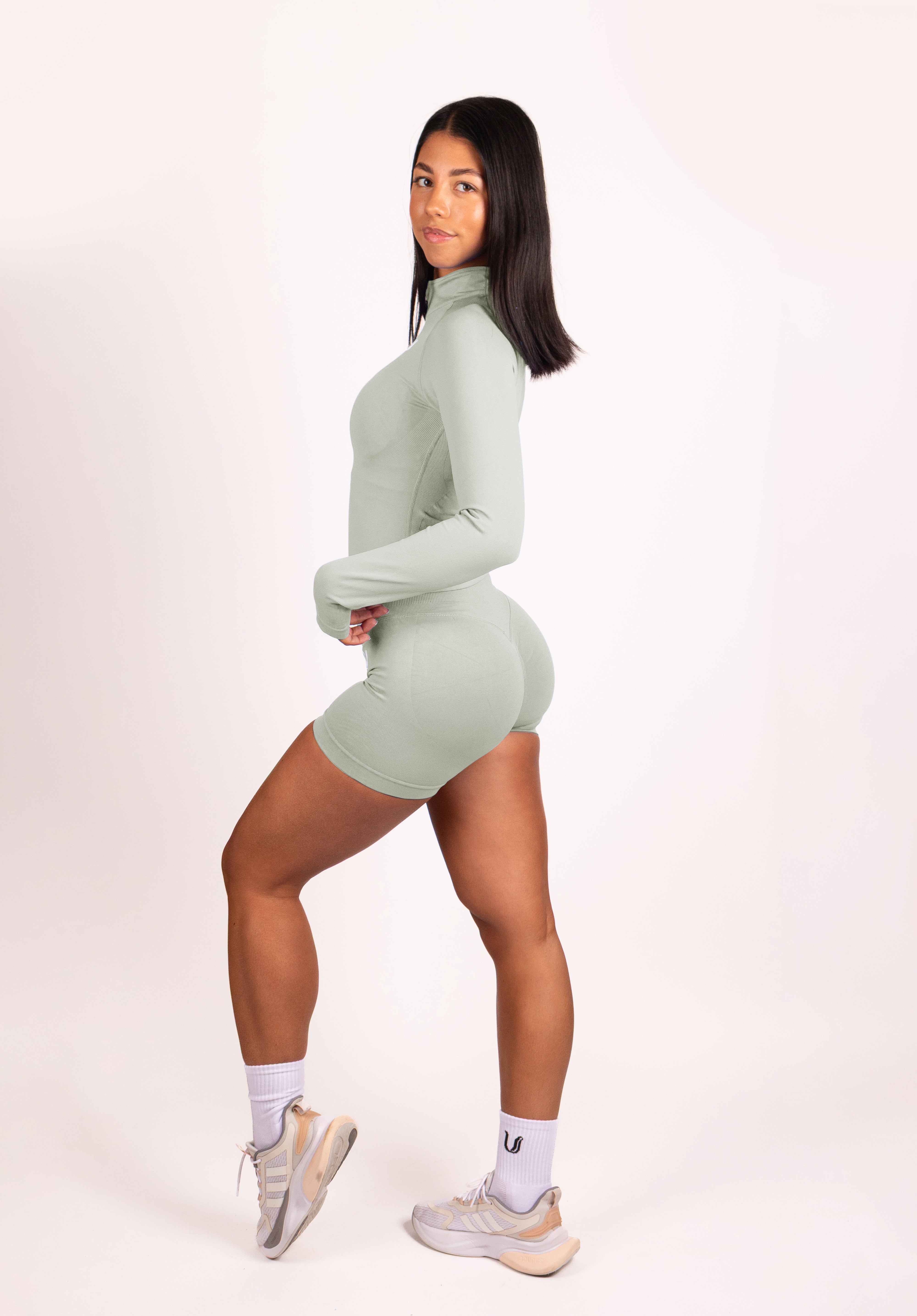 Beau | Premium High Performance Scrunch Shorts - Grün