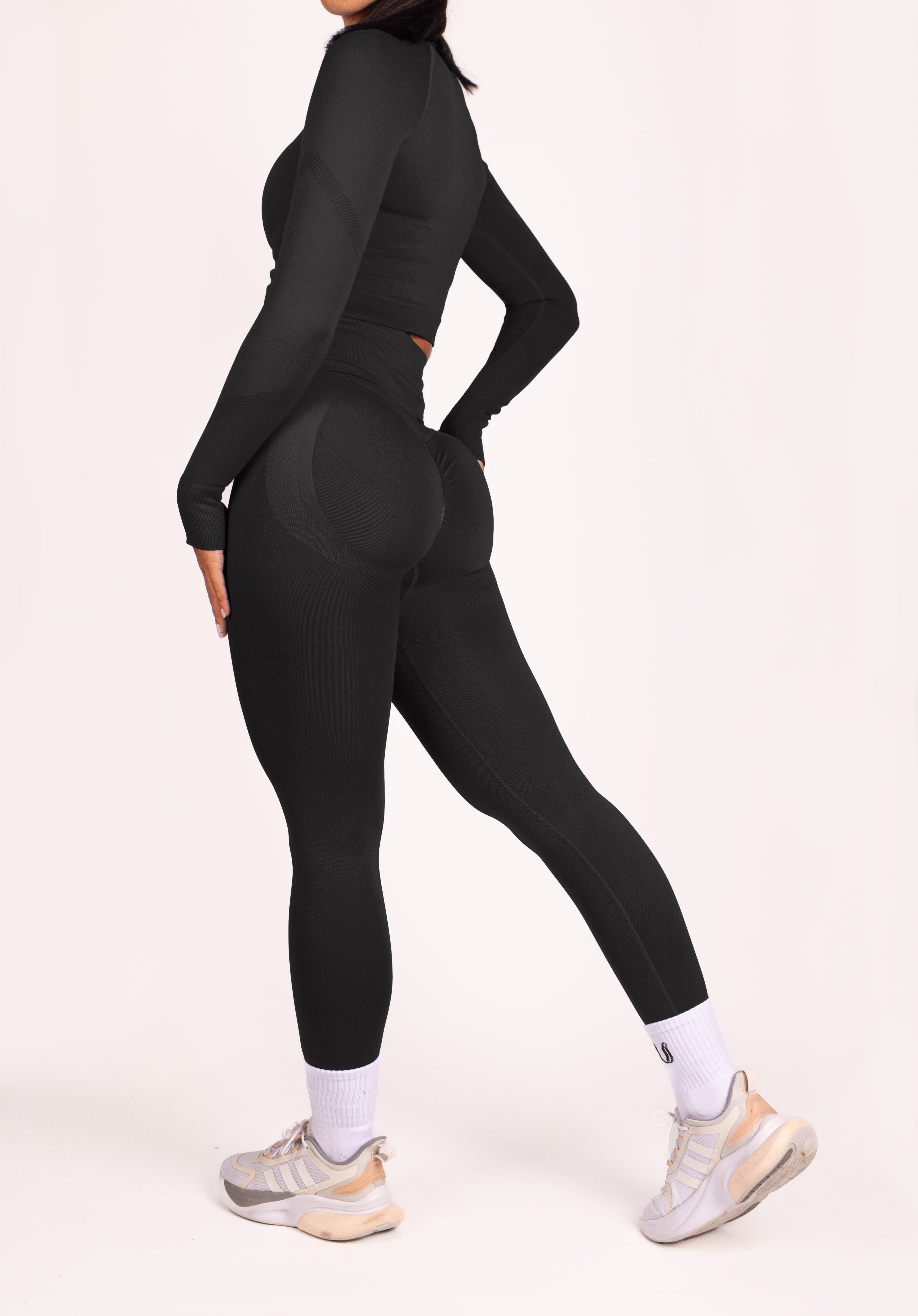 Leonie Set Lang Zwart - Dames fitness kleding zijkant